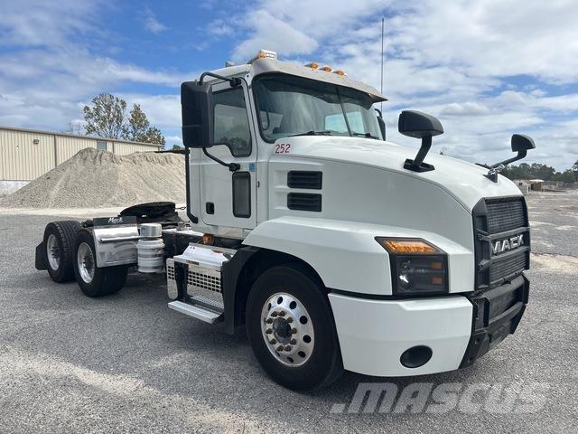 Mack AN64T Тягачі