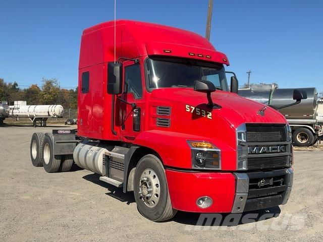 Mack AN64T Тягачі