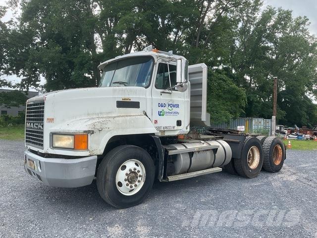 Mack CH613 Тягачі