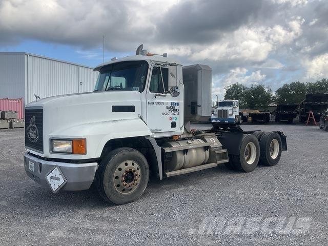 Mack CH613 Тягачі