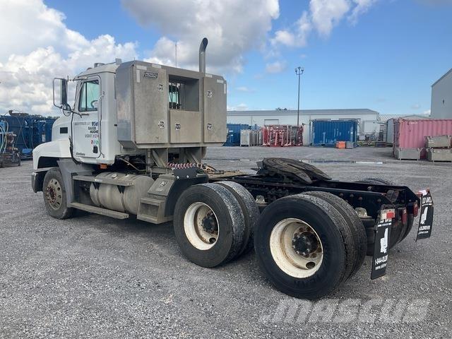 Mack CH613 Тягачі