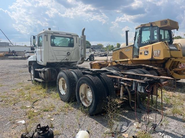 Mack CH613 Тягачі
