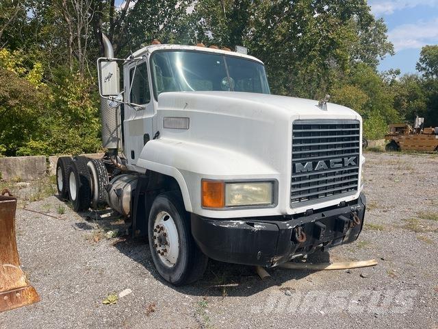 Mack CH613 Тягачі