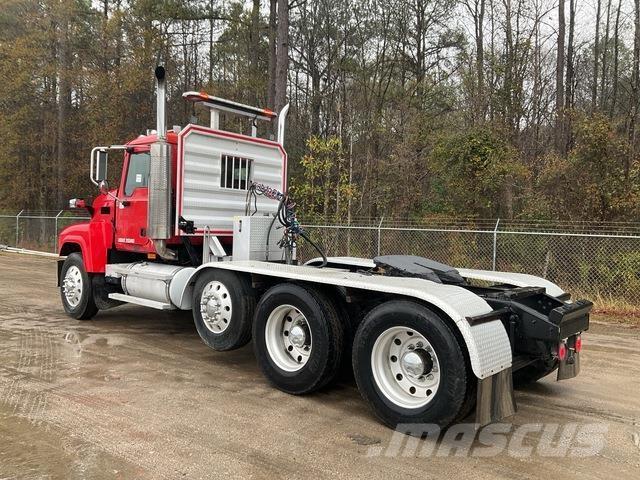 Mack CHN602 Тягачі