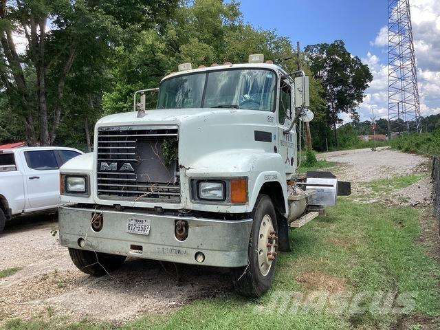 Mack CHN613 Кабіни