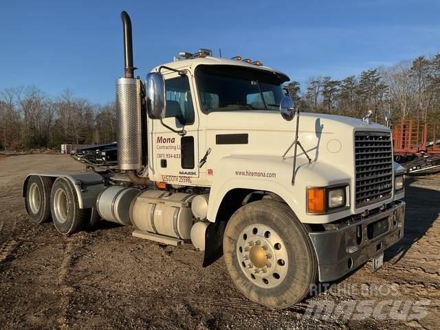 Mack CHU613 Тягачі