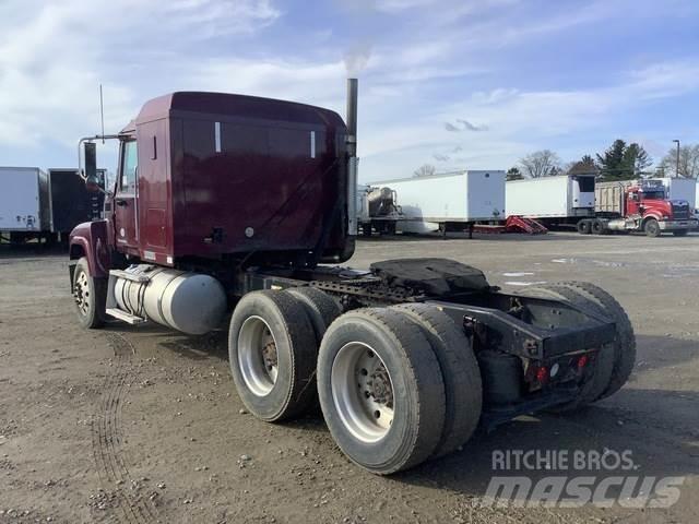 Mack CHU613 Тягачі
