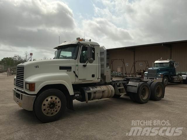 Mack CHU613 Тягачі