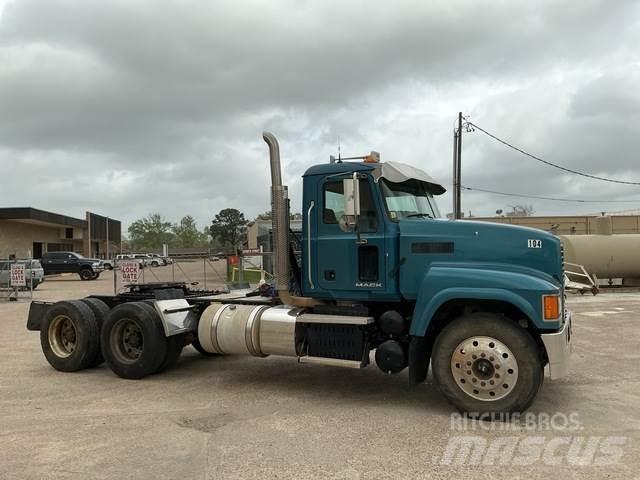 Mack CHU613 Тягачі