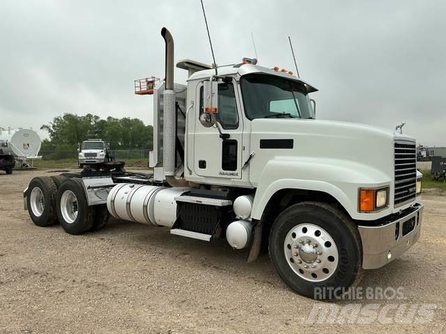 Mack CHU613 Тягачі