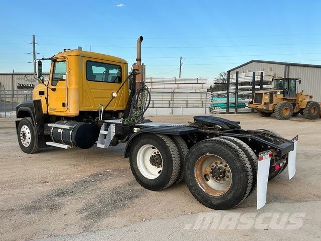 Mack CHU613 Тягачі