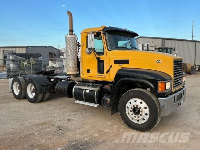 Mack CHU613 Тягачі