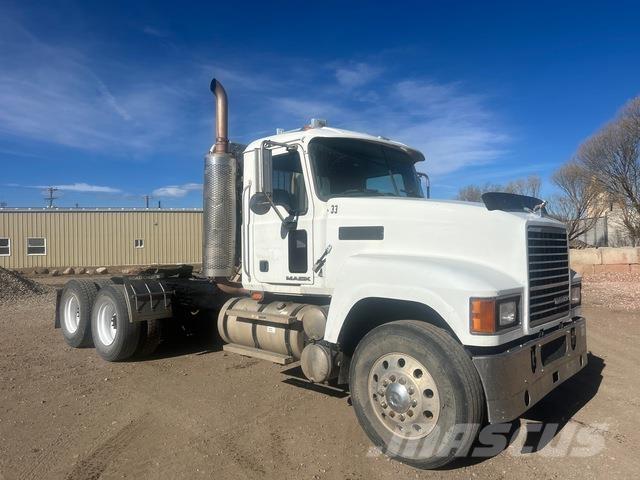 Mack CHU613 Тягачі