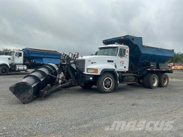 Mack CL713 Снігоочищувальні ножі та плуги