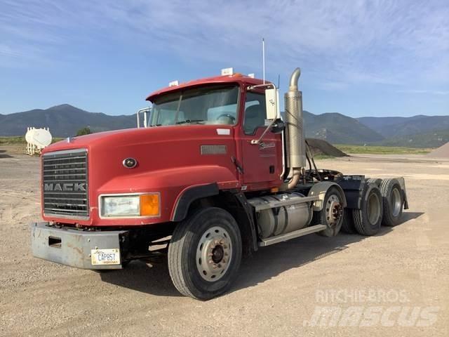 Mack CL733 Тягачі