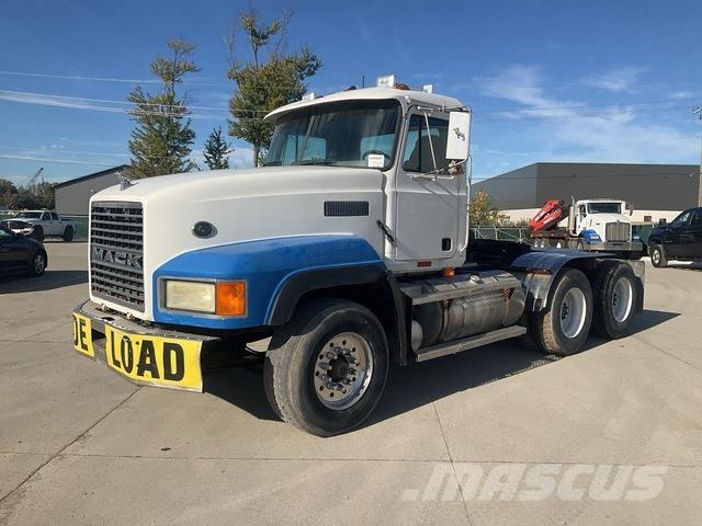 Mack CL753 Тягачі