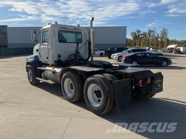 Mack CL753 Тягачі