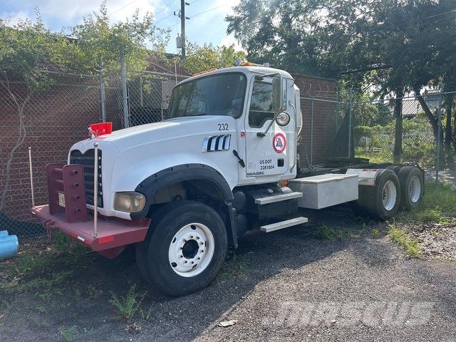 Mack CTP713 Тягачі