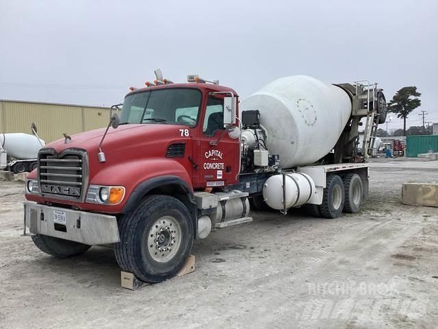 Mack CV513 Вантажівки / спеціальні