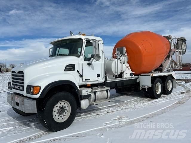 Mack CV513 Вантажівки / спеціальні