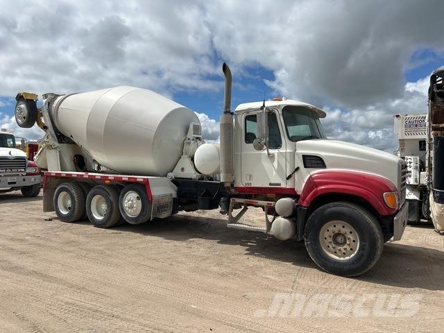 Mack CV513 Вантажівки / спеціальні