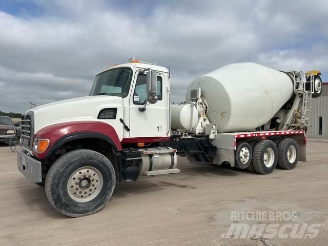 Mack CV513 Вантажівки / спеціальні
