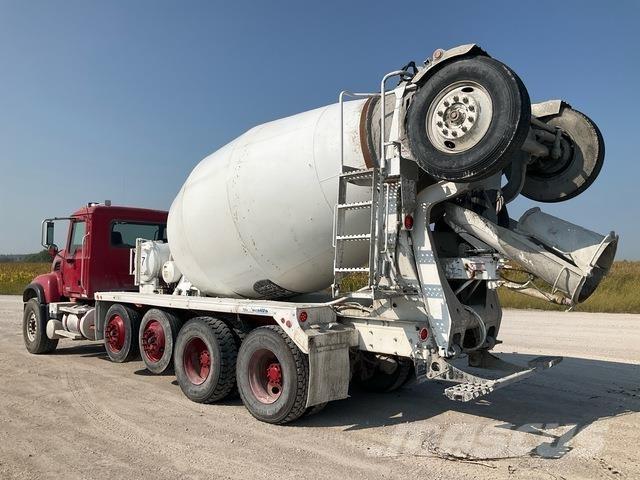 Mack CV513 Вантажівки / спеціальні