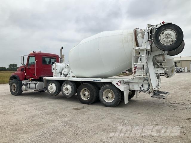 Mack CV513 Вантажівки / спеціальні