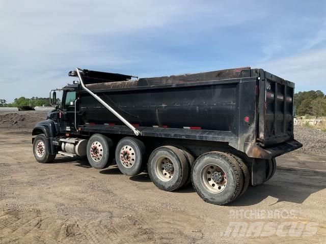 Mack CV713 Самоскиди