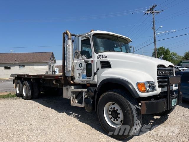 Mack CV713 Вантажівки-платформи/бокове розвантаження
