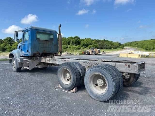 Mack CV713 Кабіни