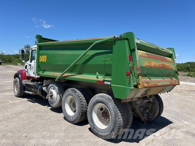 Mack CV713 Самоскиди