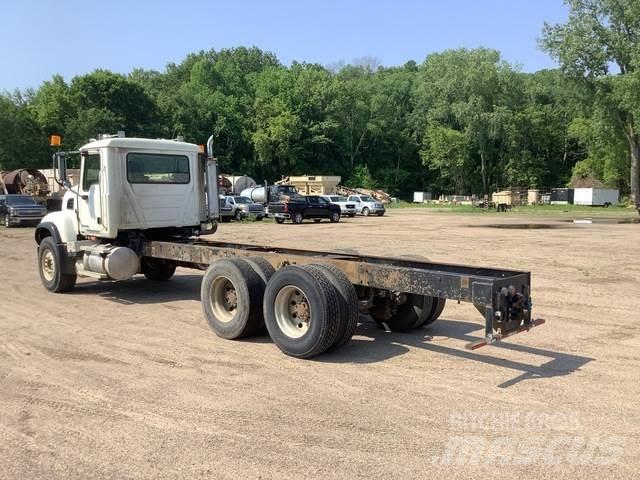 Mack CV713 Кабіни