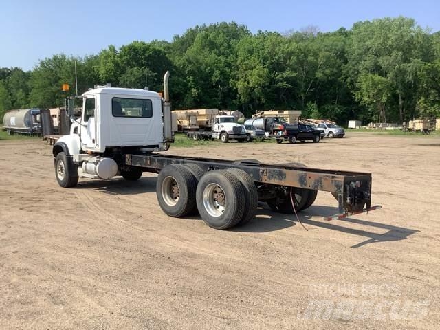 Mack CV713 Кабіни