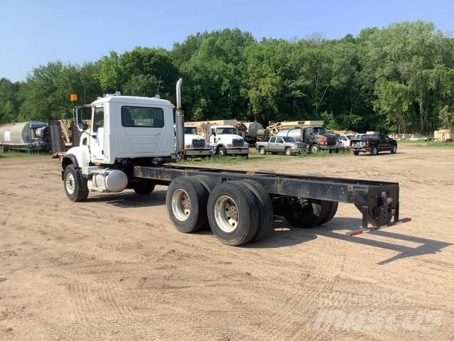 Mack CV713 Кабіни