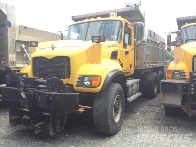 Mack CV713 Розсіювачі солі та піску