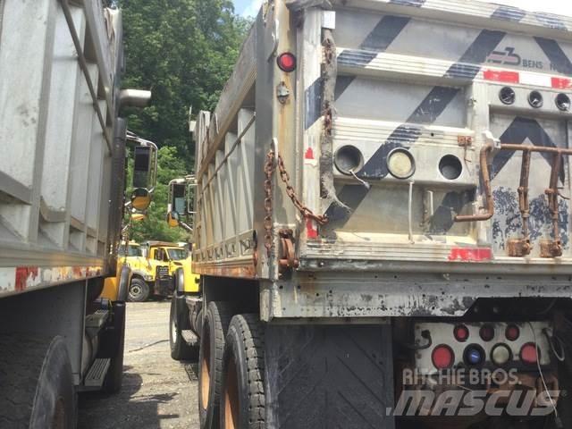 Mack CV713 Розсіювачі солі та піску