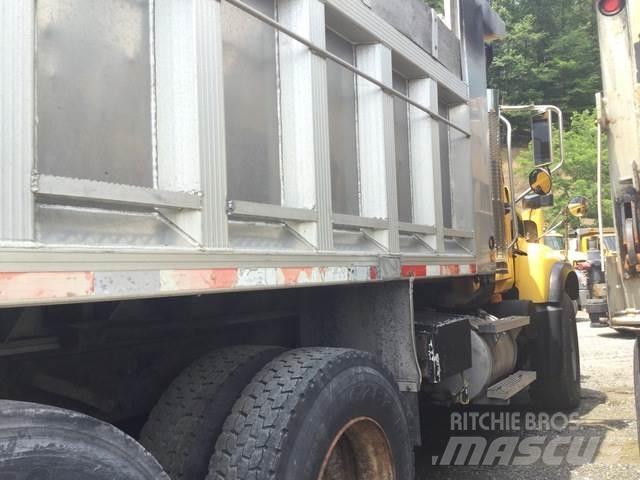Mack CV713 Розсіювачі солі та піску