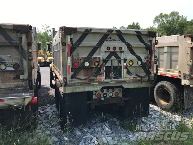 Mack CV713 Розсіювачі солі та піску
