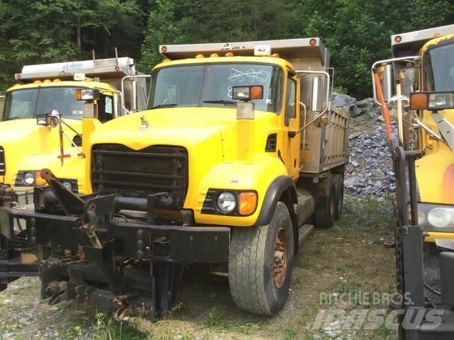 Mack CV713 Розсіювачі солі та піску