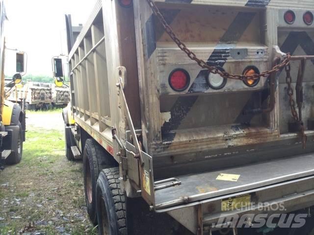 Mack CV713 Розсіювачі солі та піску