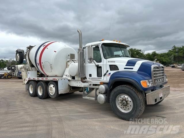 Mack CV713 Вантажівки / спеціальні