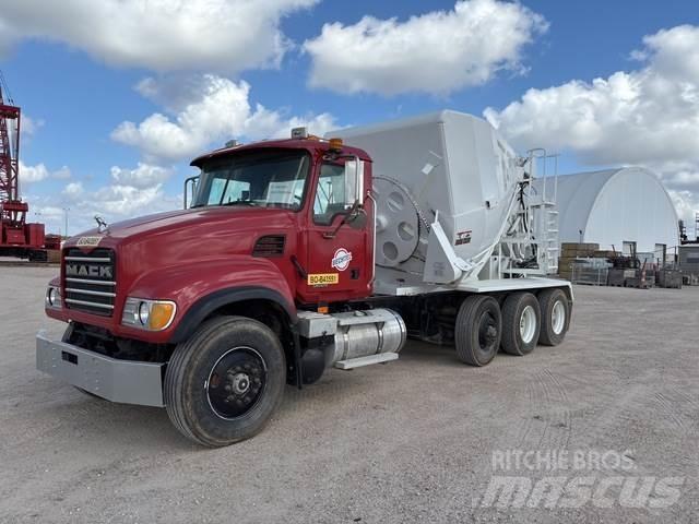 Mack CV713 Вантажівки / спеціальні