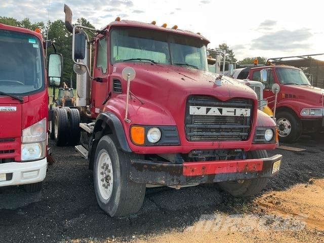 Mack CV713 Кабіни