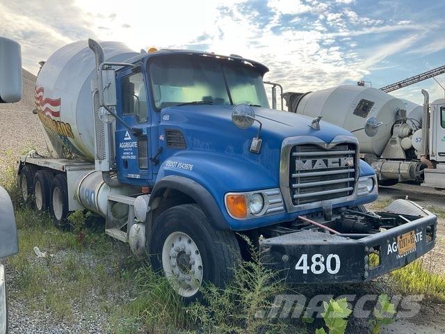 Mack CV713 Вантажівки / спеціальні