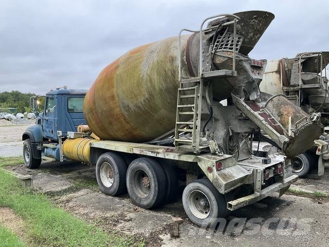 Mack CV713 Вантажівки / спеціальні