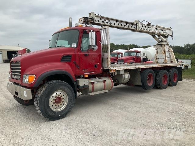 Mack CV713 Вантажівки / спеціальні