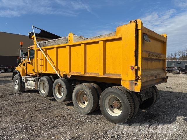 Mack CV713 Самоскиди