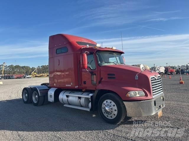 Mack CX613 Тягачі
