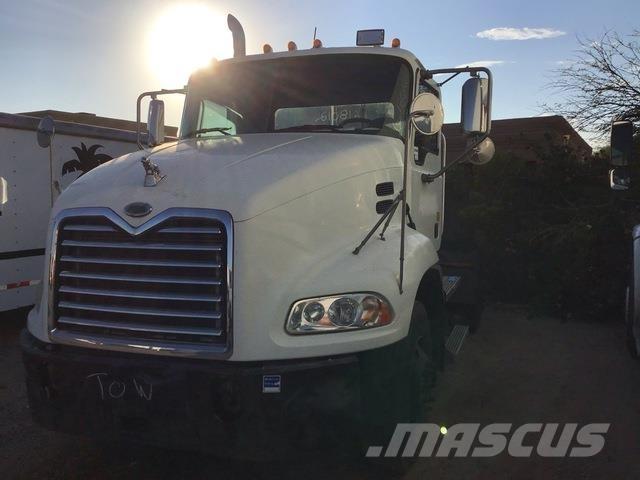 Mack CXN612 Тягачі